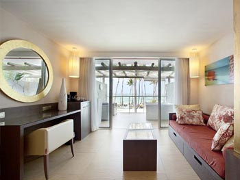 Junior Suite Deluxe Ocean Front View Club Premium